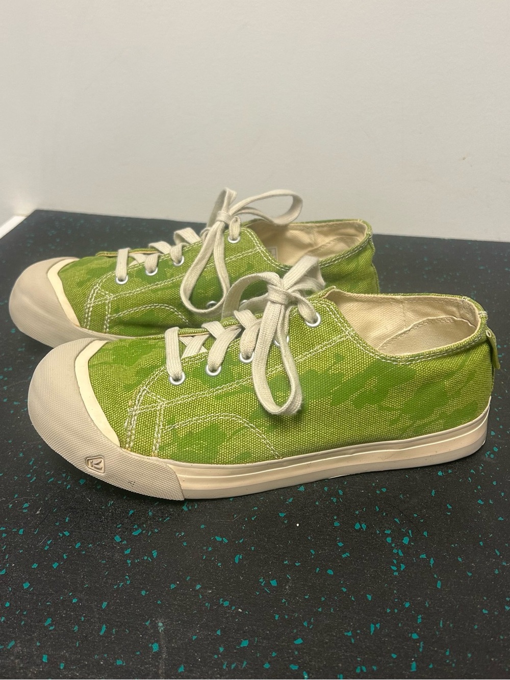 KEEN Coronado Women’s Lime Green Canvas Sneakers Lace Up Low Top Size 39